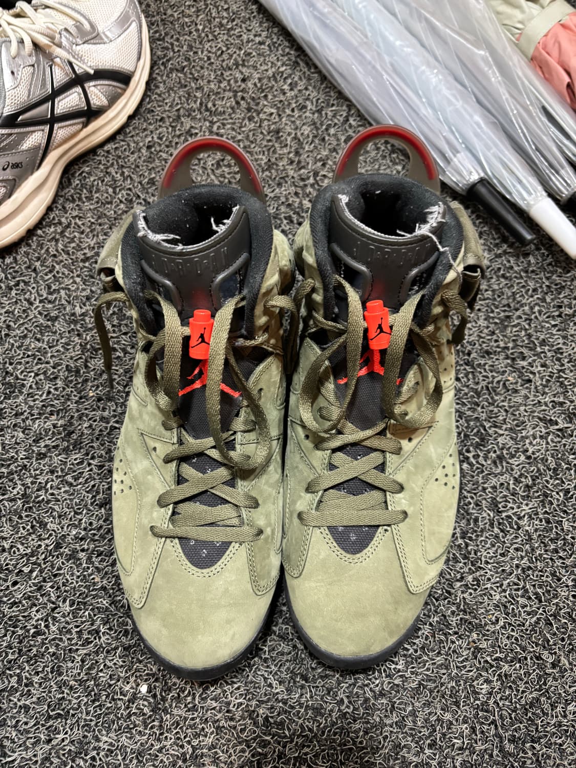 트래비스 스캇 조던6 올리브 285 상품이미지1