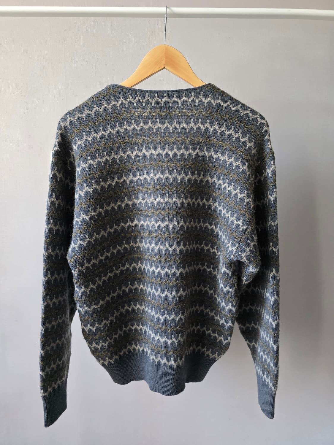 Italy  Modigliani 패턴 울 블렌드 V넥 니트 상품이미지4