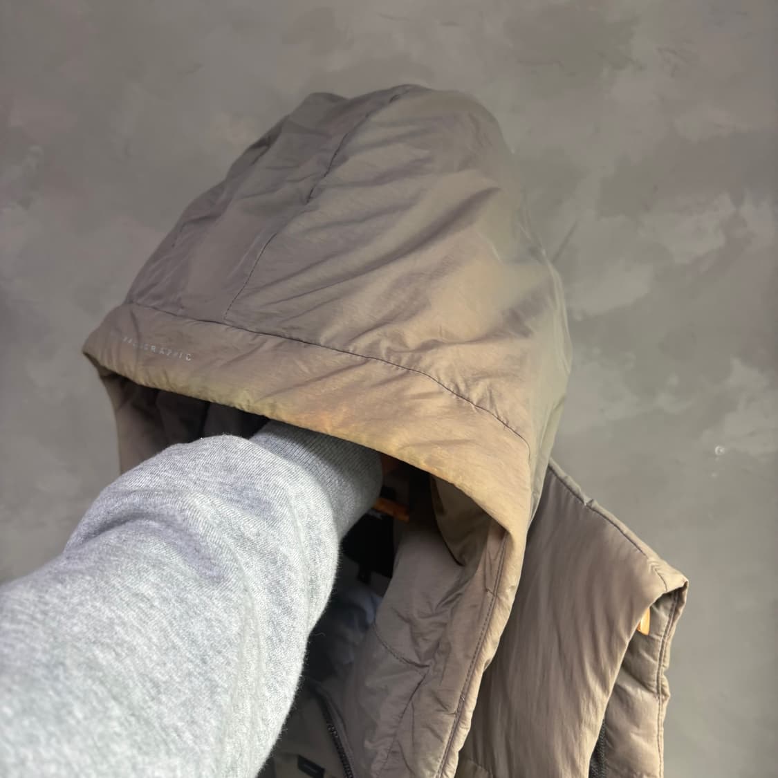 네셔널지오그래픽 일런드 덕 다운 패딩 조끼 카키 상품이미지6