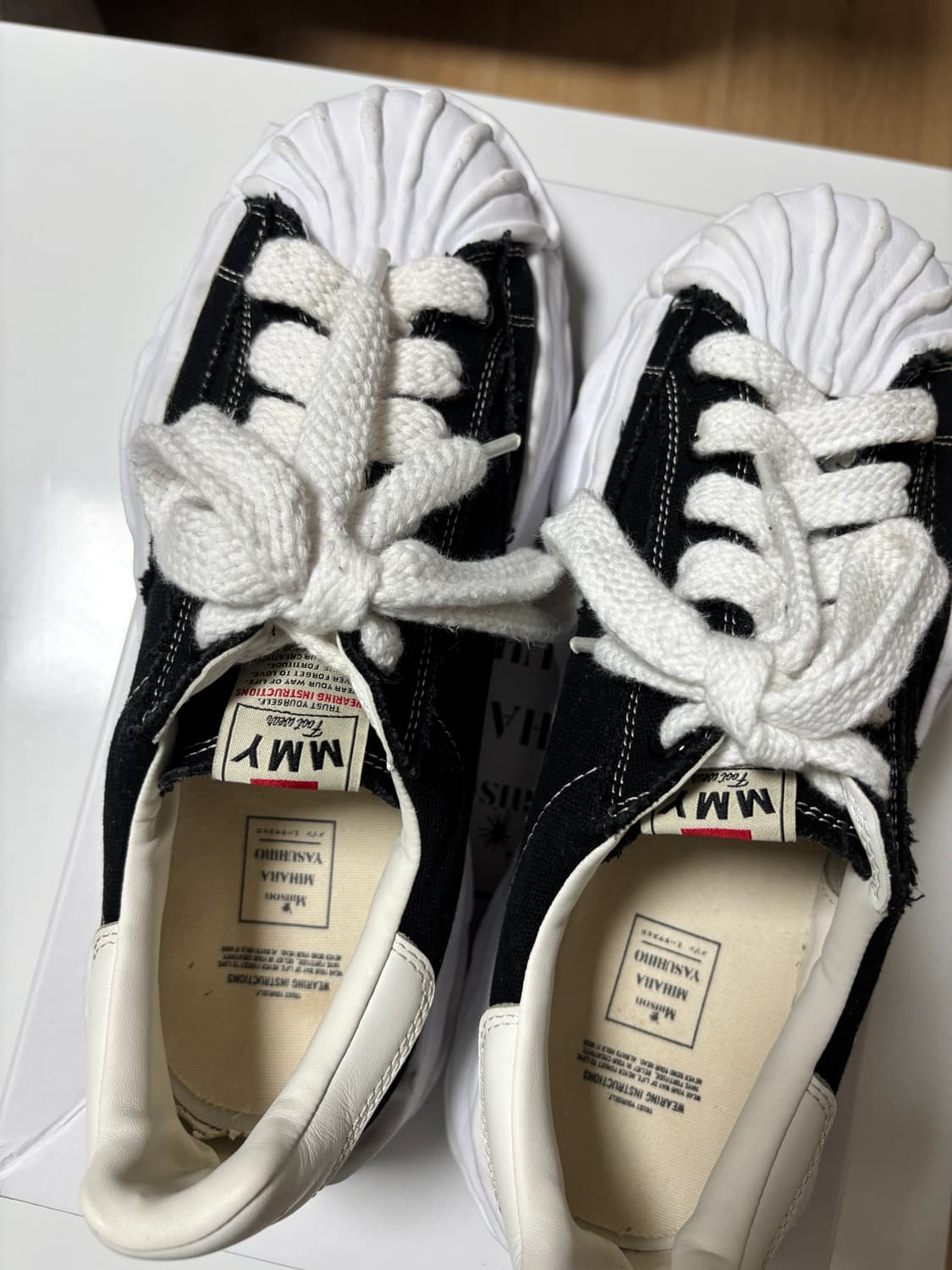 *[EU 44] 미하라 야스히로 블레이키 로우탑 블랙 화이트 색상 44  상품이미지2