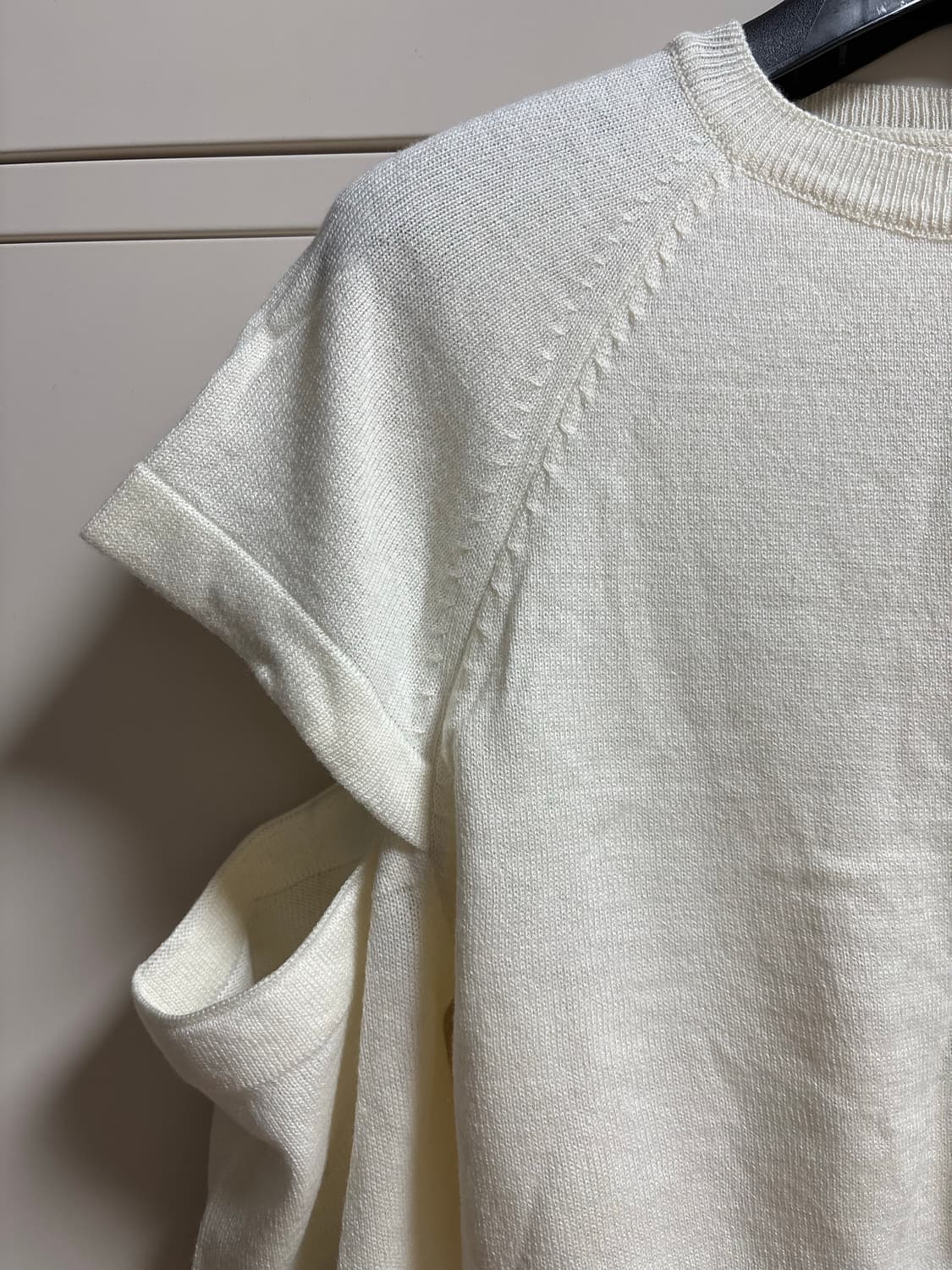 아이보리 소매 트임 크롭 니트(새상품) 상품이미지3