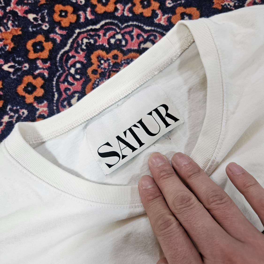 세터(SATUR) 23ss 레트로 무드 그래픽 반팔 티셔츠 L size 상품이미지3