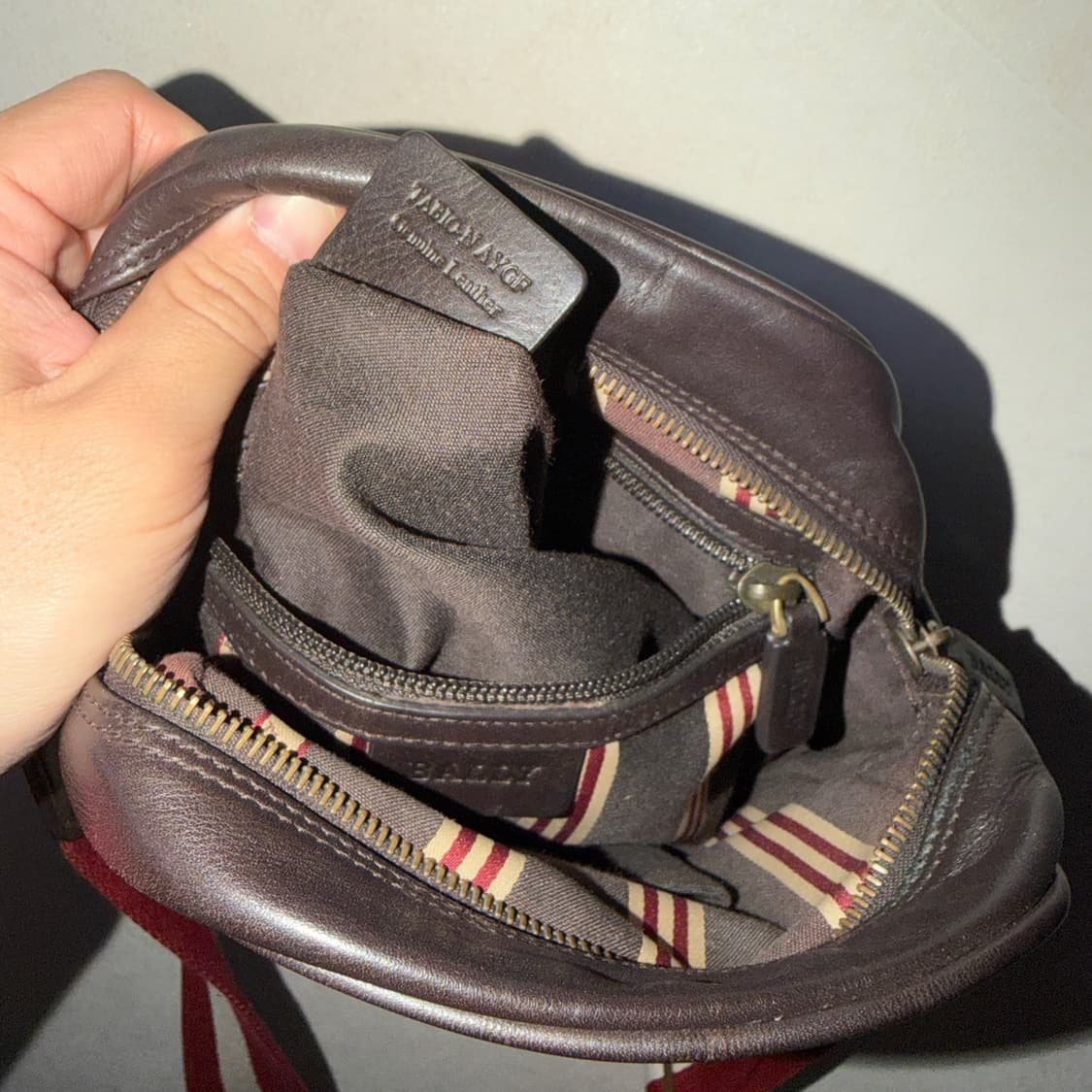 발리 남성 미니 크로스백 다크브라운 상품이미지6