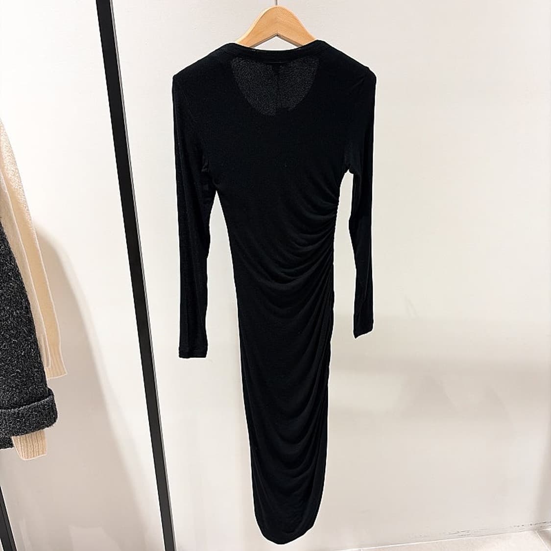 (정품/새상품) 제임스펄스 여성 블랙 저지 셔링 드레스 상품이미지4