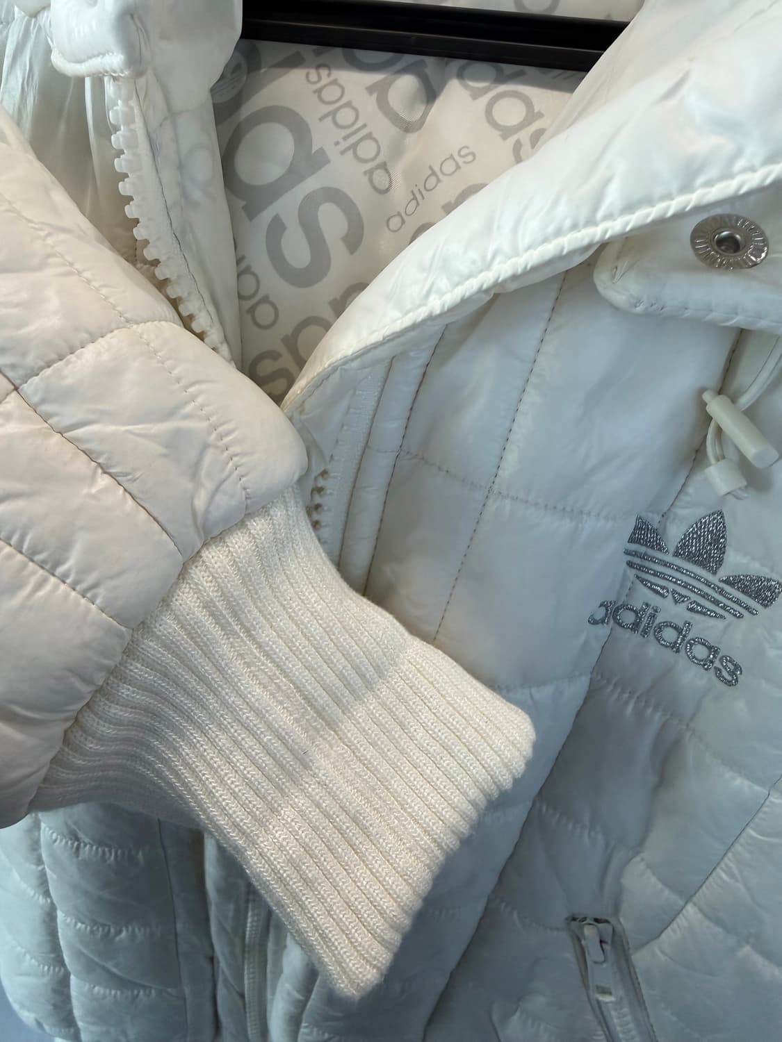 아디다스 화이트 실버패딩 여성 상품이미지5