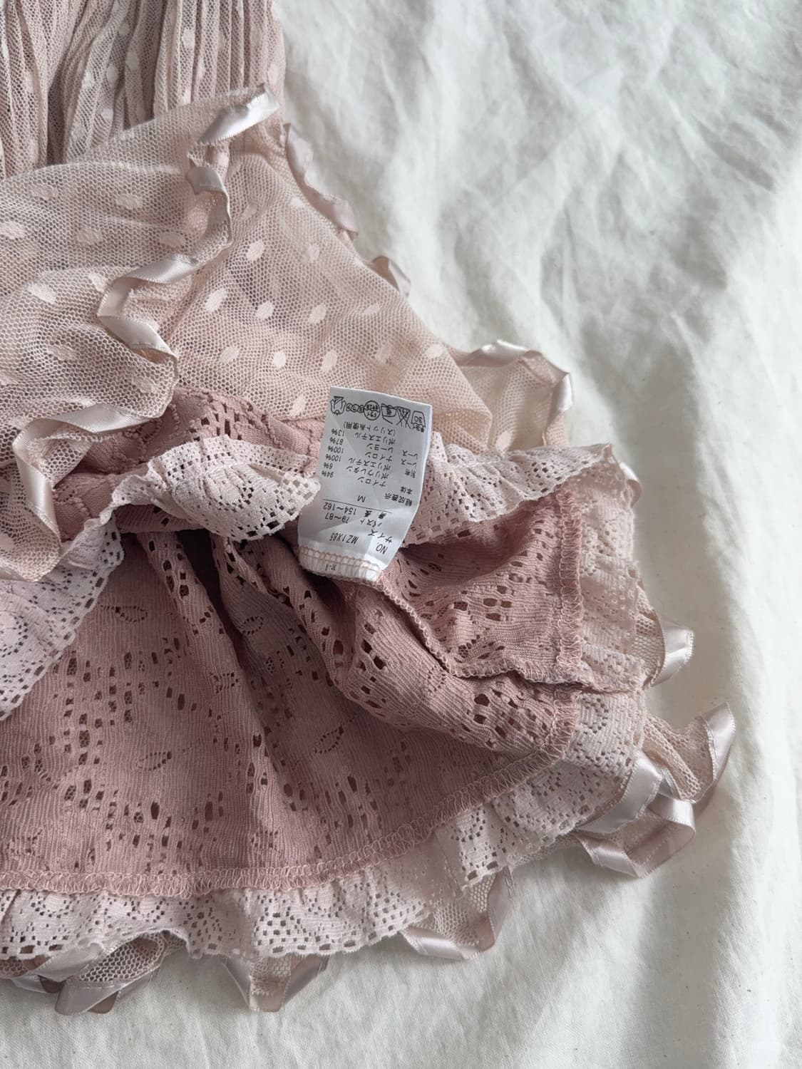 엑시즈팜 로걀 러블리 레이스 슬리브리스 블라우스 상품이미지6