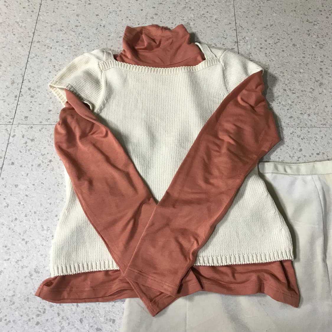 빈티지 아이보리 세트룩 ¡ 스퀘어넥 니트 목폴라 머메이드 스커트 상품이미지2