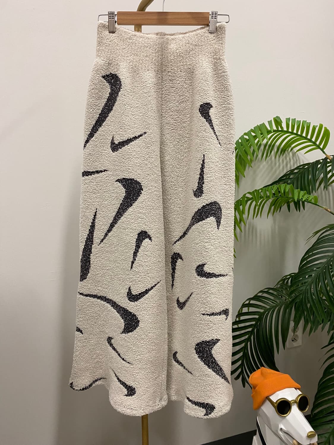 나이키 스우시 와이드핏 팬츠 상품이미지1