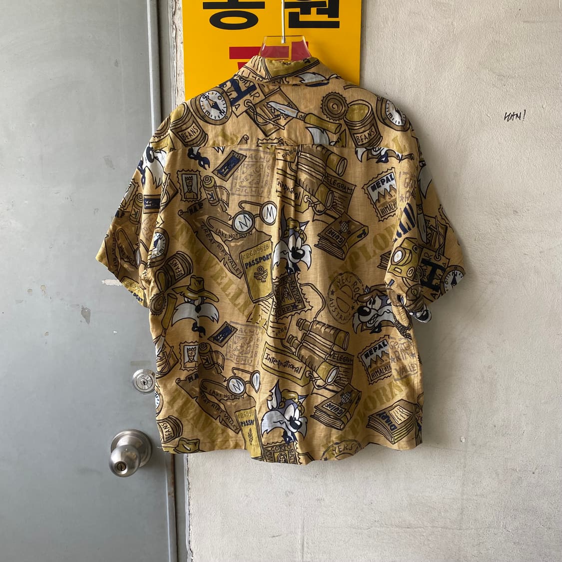 🌊CastelBajacXwarnerbros silvester shirt 상품이미지4