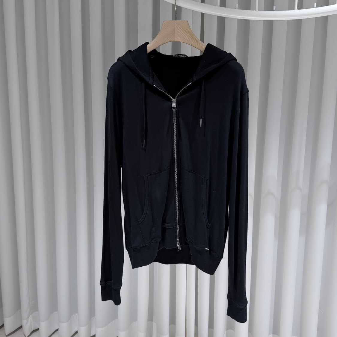 (A+/52) / 톰포드 집업 드로스트링 저지 후드 블랙 상품이미지2