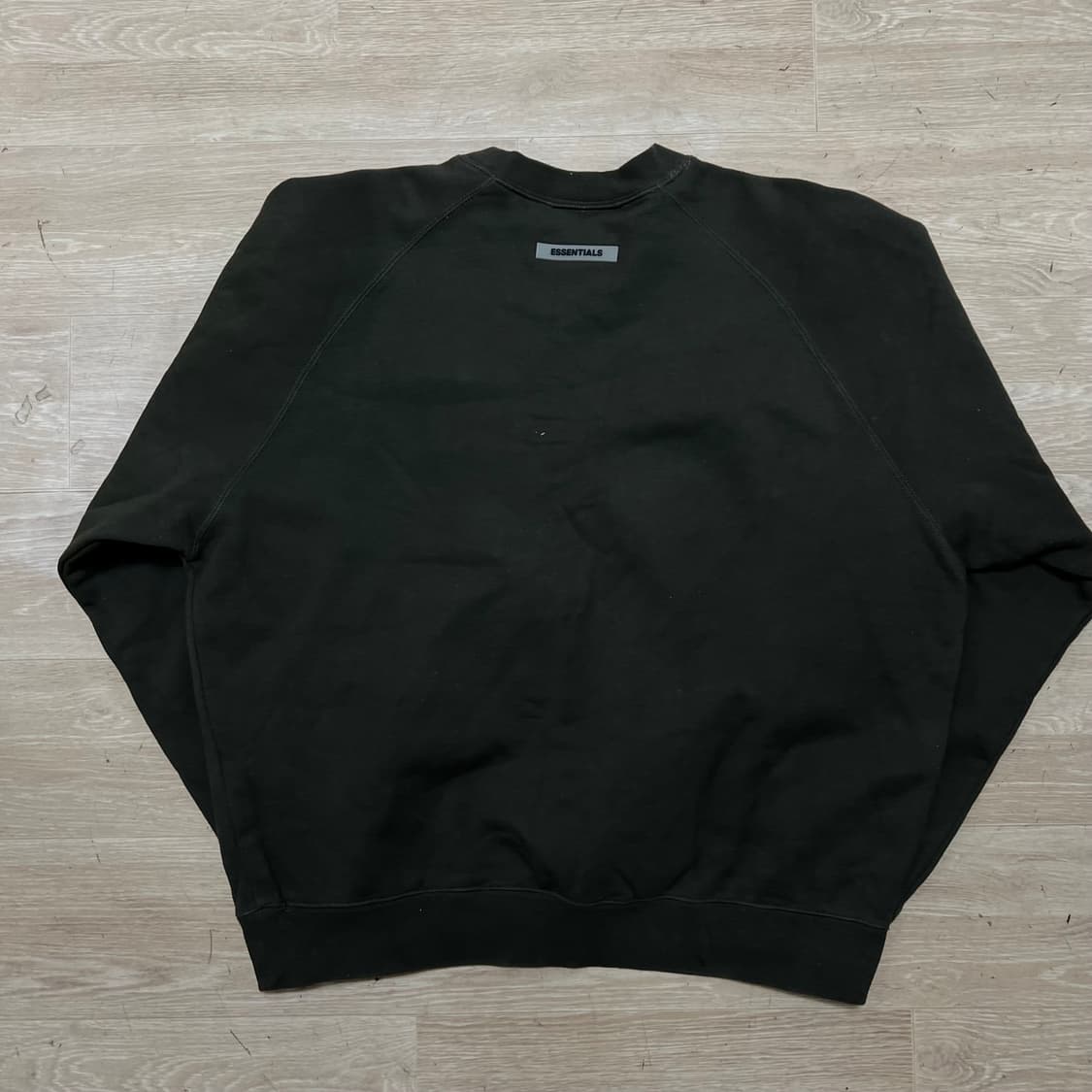 피어오브갓 에센셜 빅로고 프린팅 맨투맨 티셔츠 [다크 카키] M/95 상품이미지5