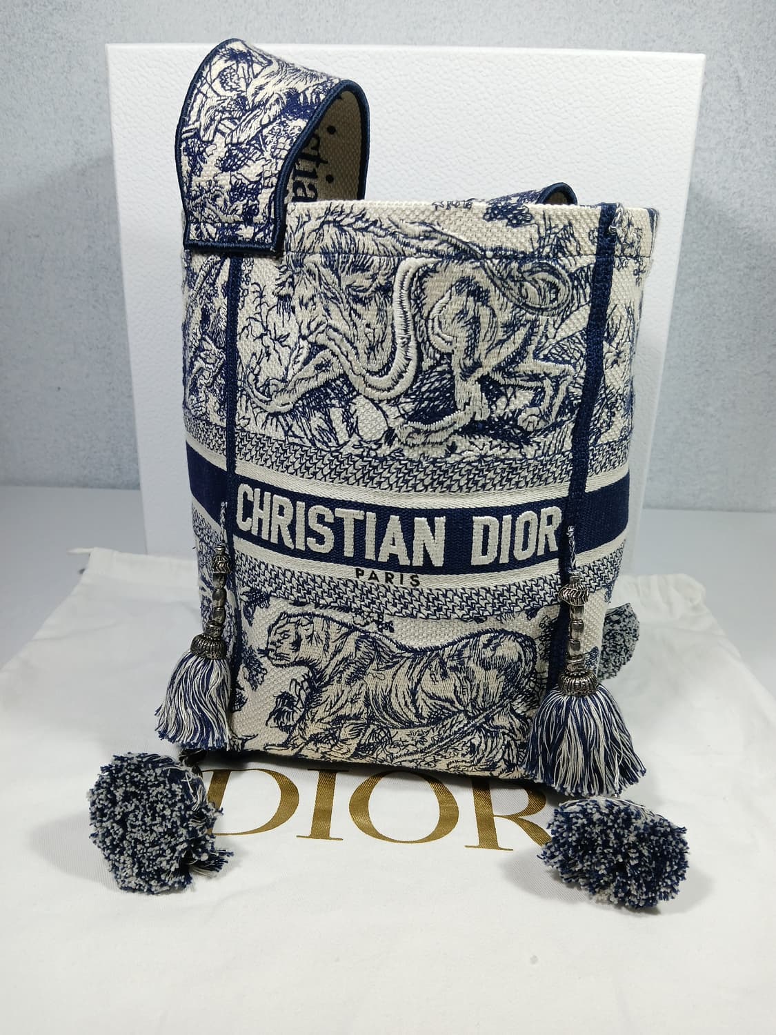 디올 디버블 버킷백 M1276VTDT 상품이미지2