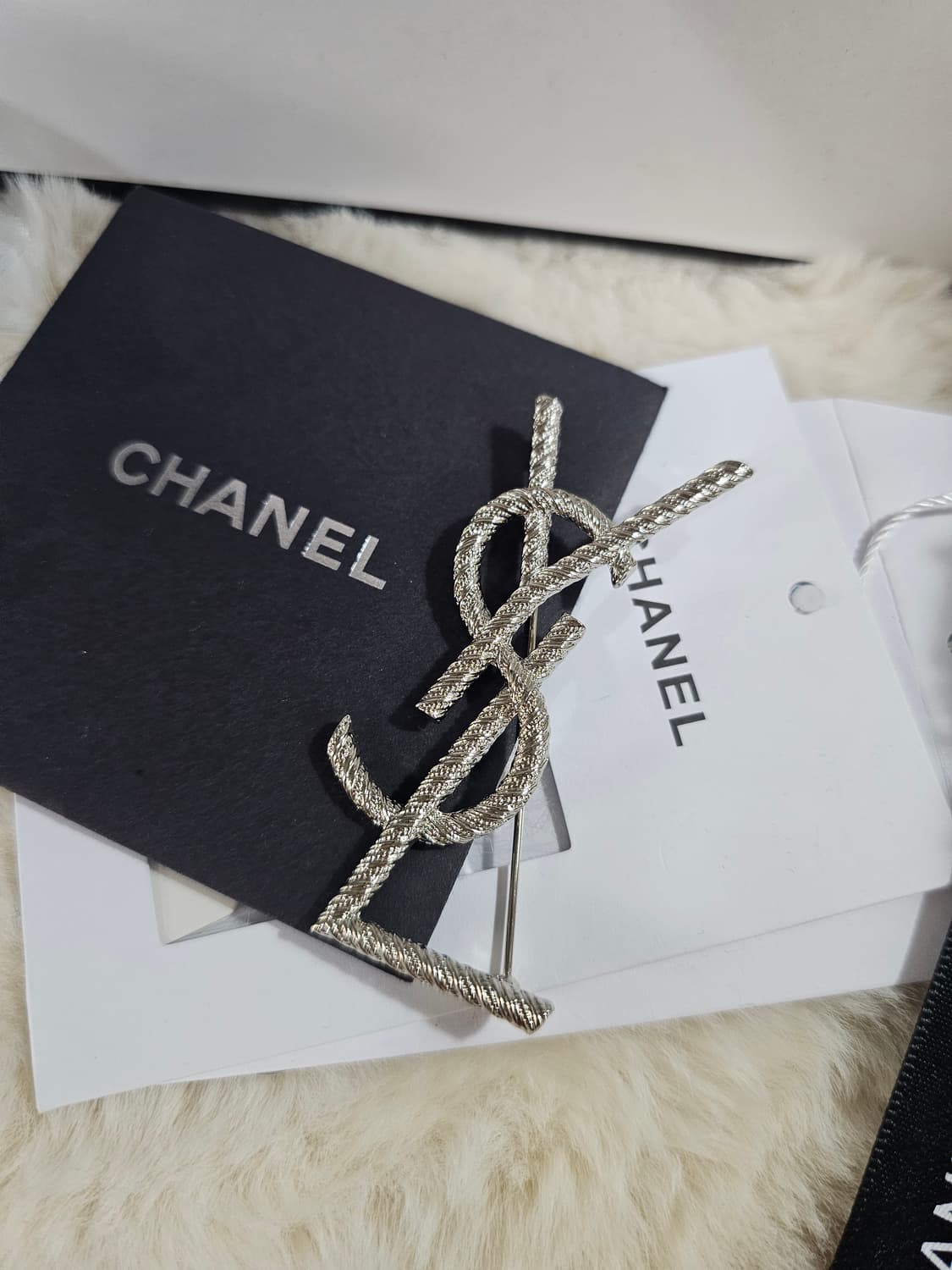 입생로랑 실버 업사이클링 브로치 상품이미지2