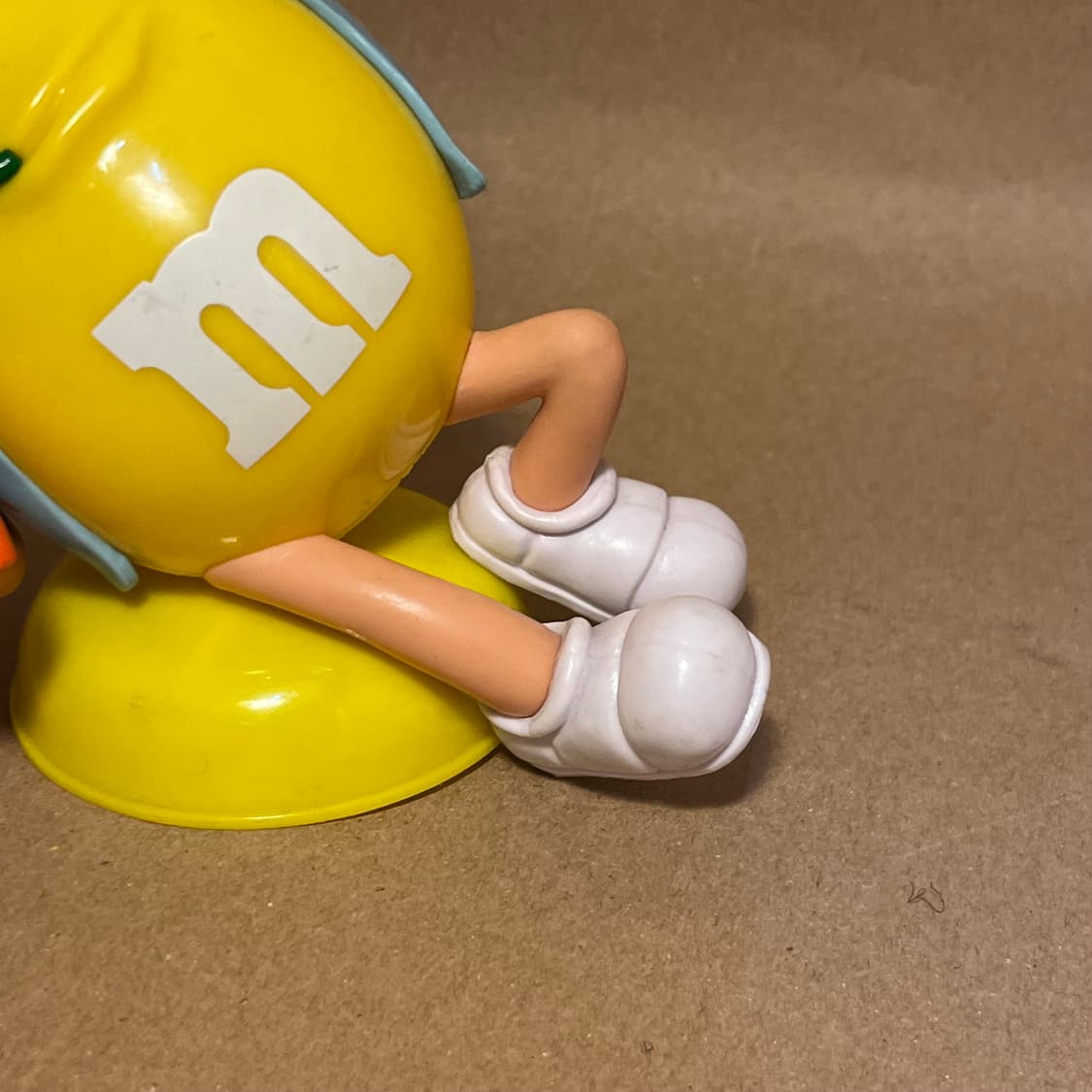엠엔엠 옐로우 피규어 상품이미지3
