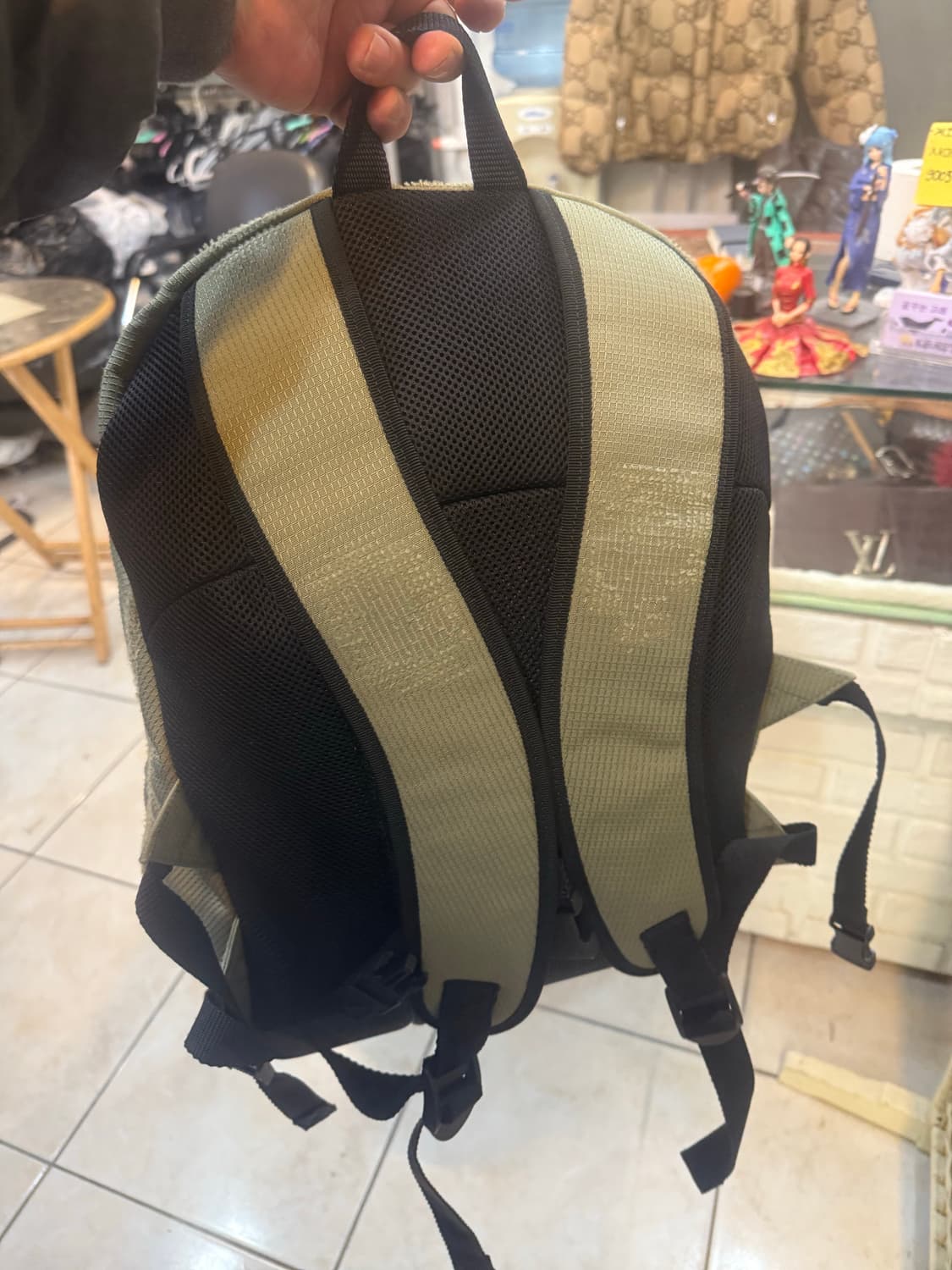 25ss 정품 발렌시아가 디스트레스트 백팩 팝니다 상품이미지4