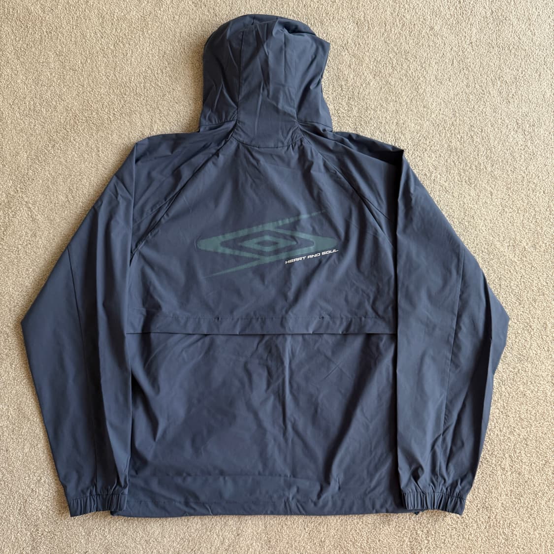 엄브로 나이트런 베이직 후드 러닝 트레이닝 자켓 상품이미지5