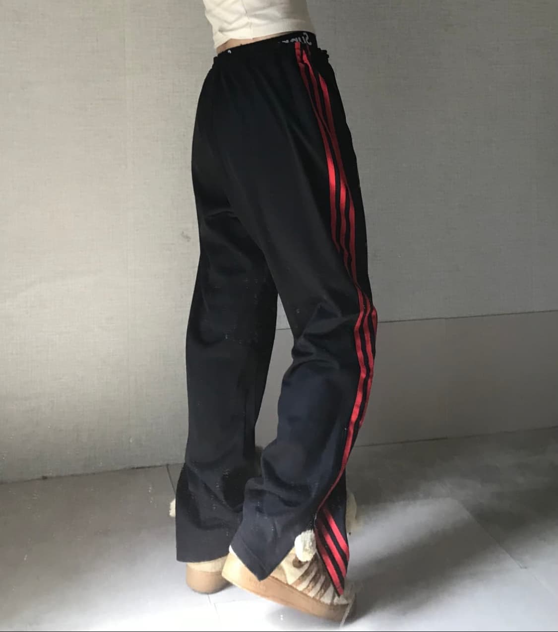 (무배)라이프이즈웻 아디다스 00s 검빨 트레이닝 팬츠 상품이미지2