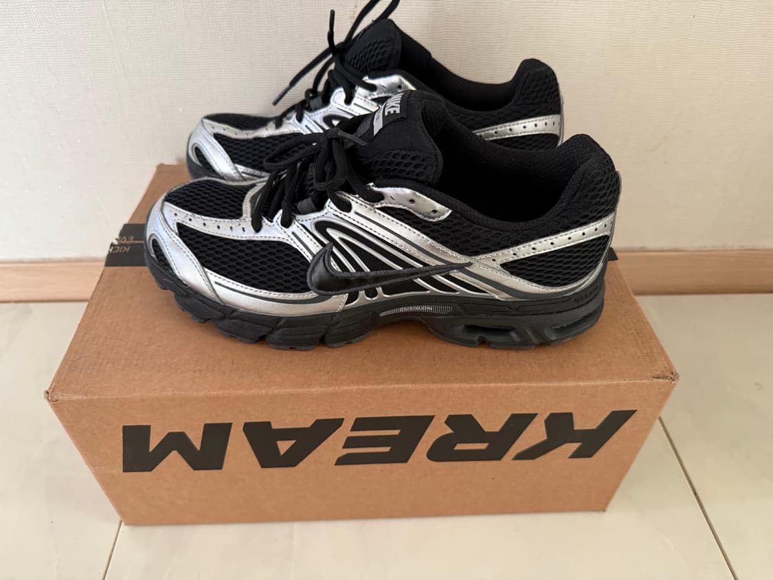 나이키 에어맥스 모토 2K 블랙 메탈릭 실버 285 상품이미지1