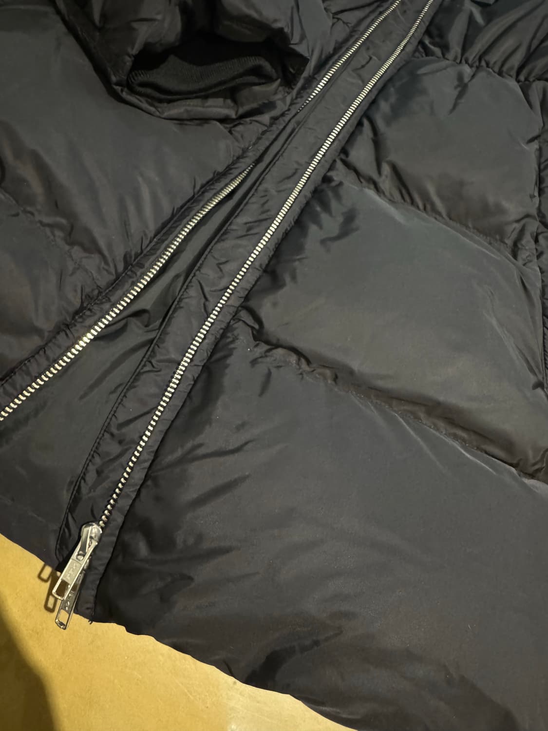 프라다 패딩 점퍼 블랙 42 상품이미지6