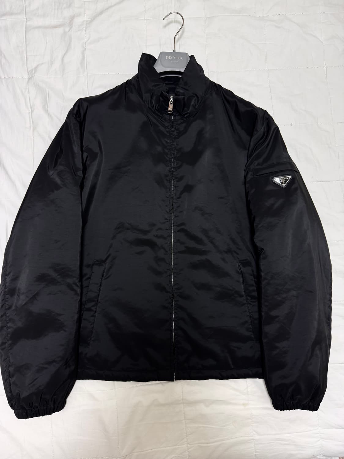 (56)프라다 25SS 삼각로고 바람막이 자켓 블랙 SGH278 상품이미지1