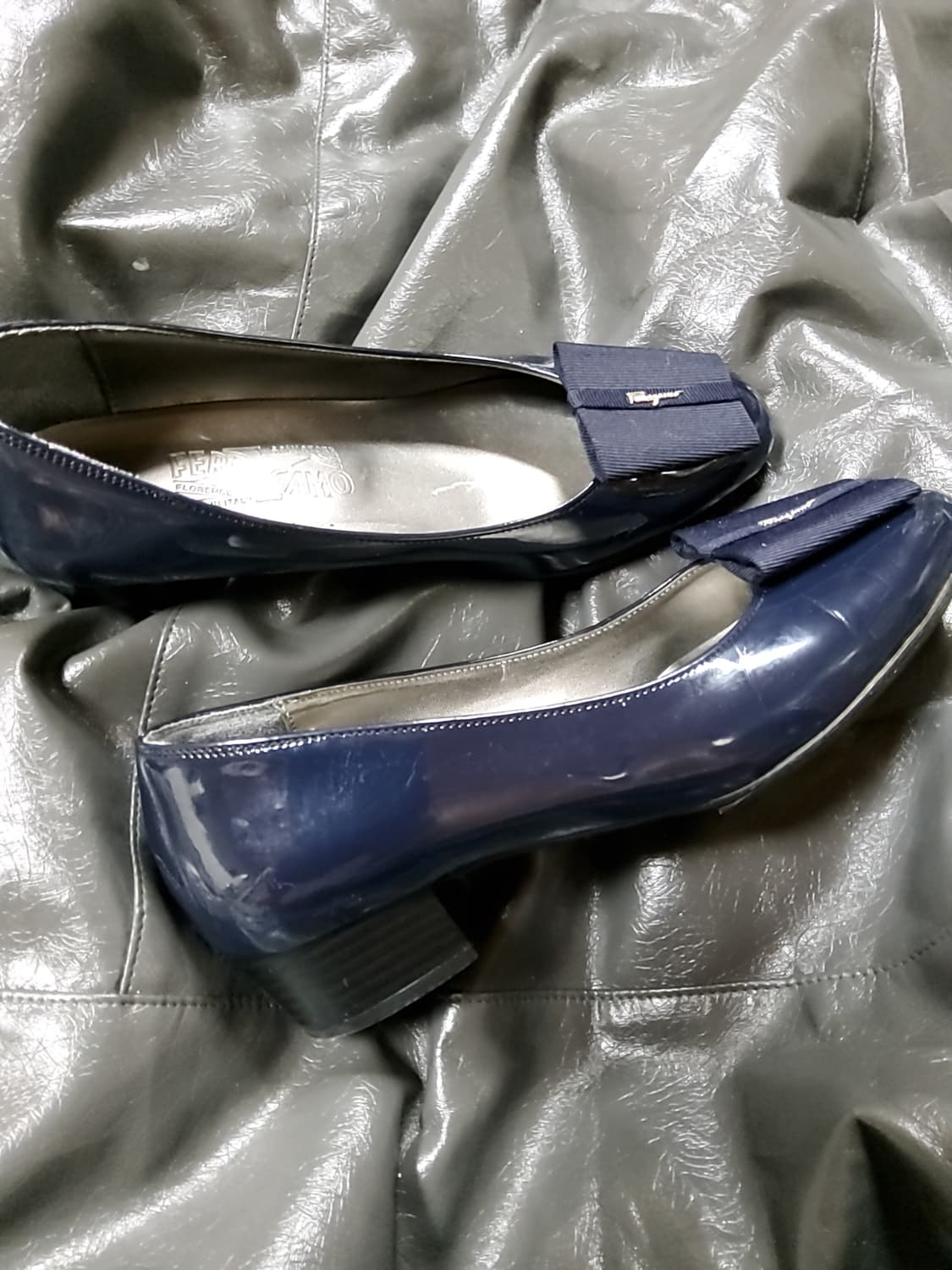 살바토레 페라가모 에나멜 단화 진한 퍼플  235mm 상품이미지2