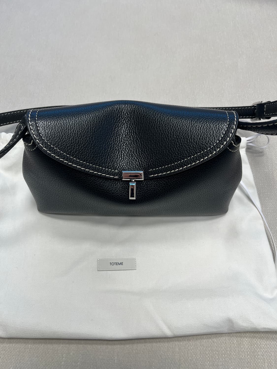 Toteme 티락 클러치백 상품이미지2