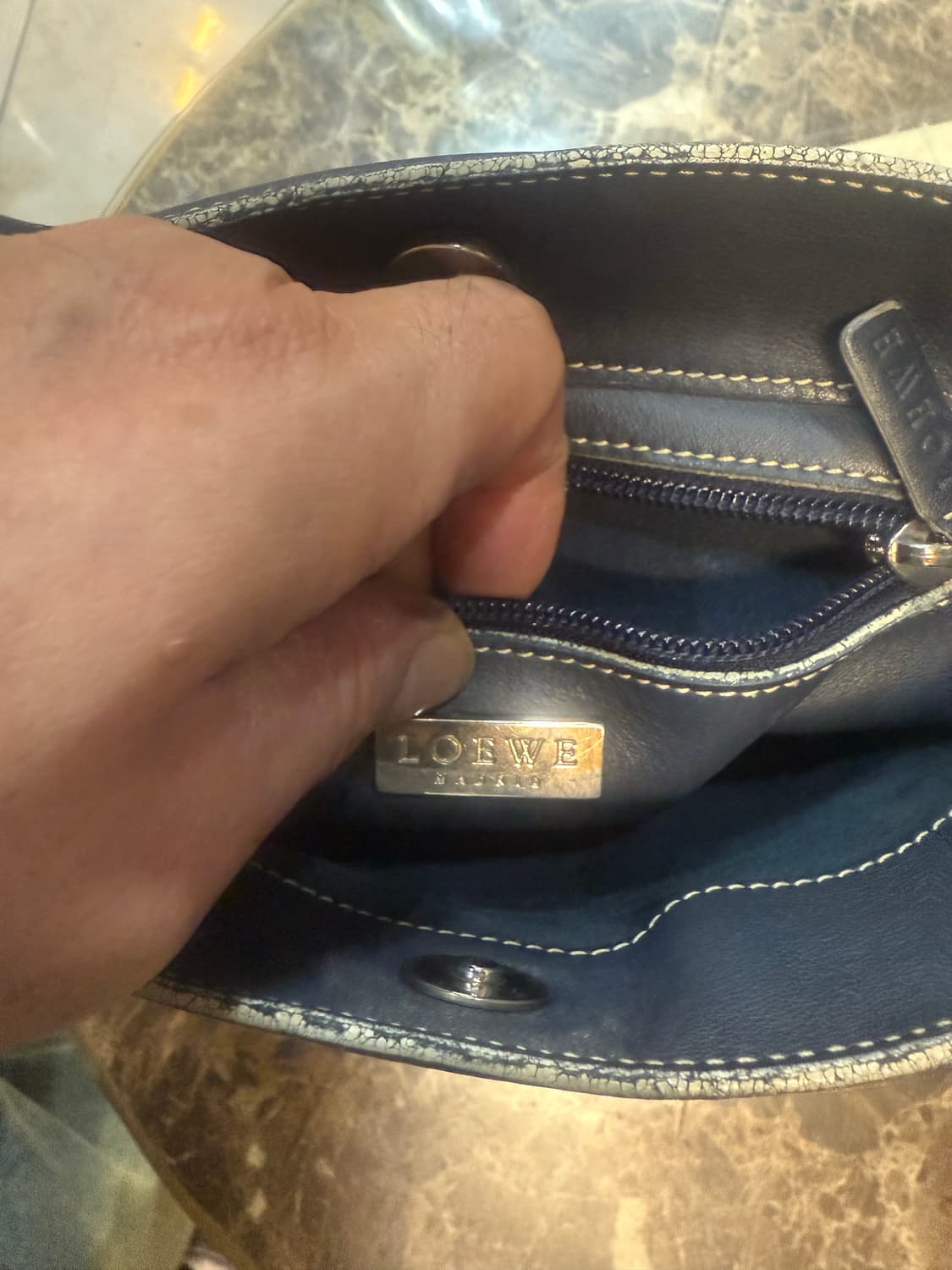 정품 로에베 쇼퍼백 팝니다 상품이미지8