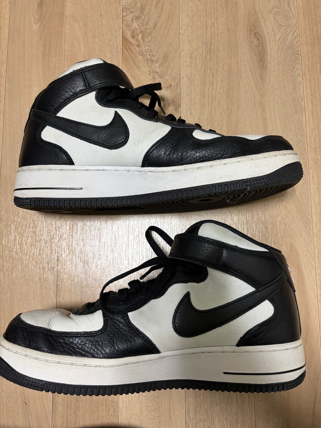 나이키 x 스투시 에어포스 1 '07 미드 SP 블랙 앤 라이트 본 상품이미지4