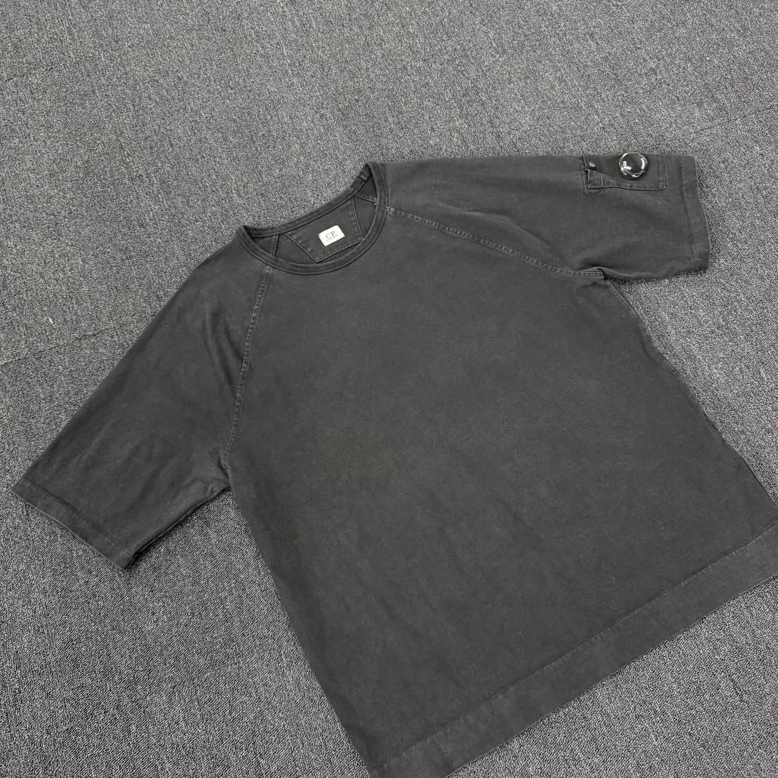 CP컴퍼니 렌즈 와펜 반팔 티셔츠 상품이미지2