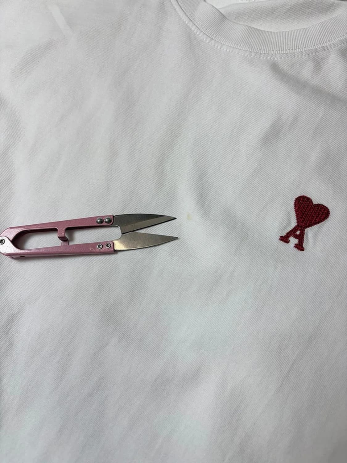 아미 AMI 스몰 하트 로고 반팔 티셔츠 PN9386 상품이미지4