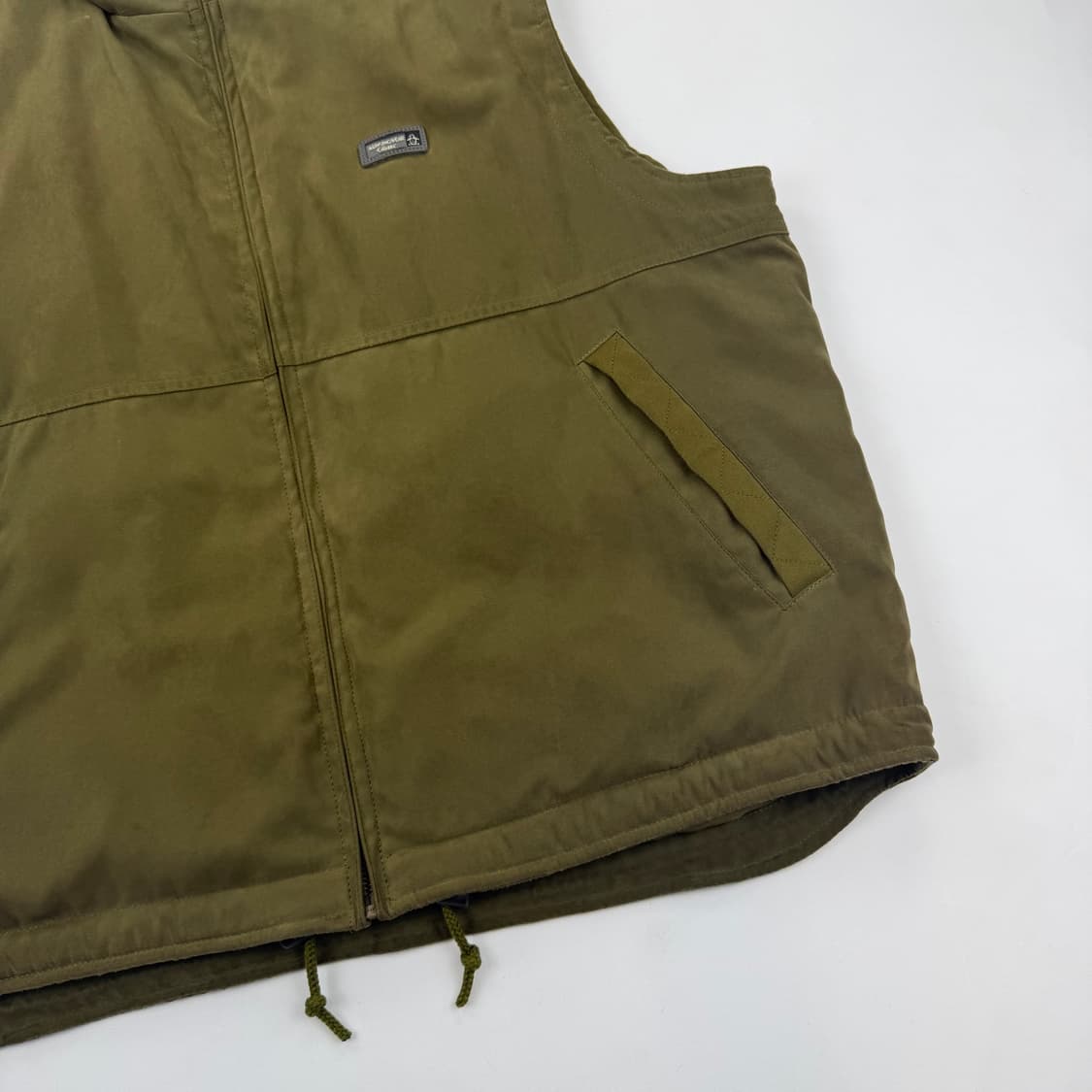 먼싱웨어 클래식 카키 패딩조끼 상품이미지5