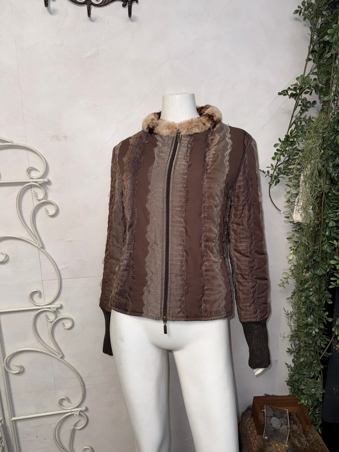 Brown gradient python fur trimmed puffer 상품이미지4