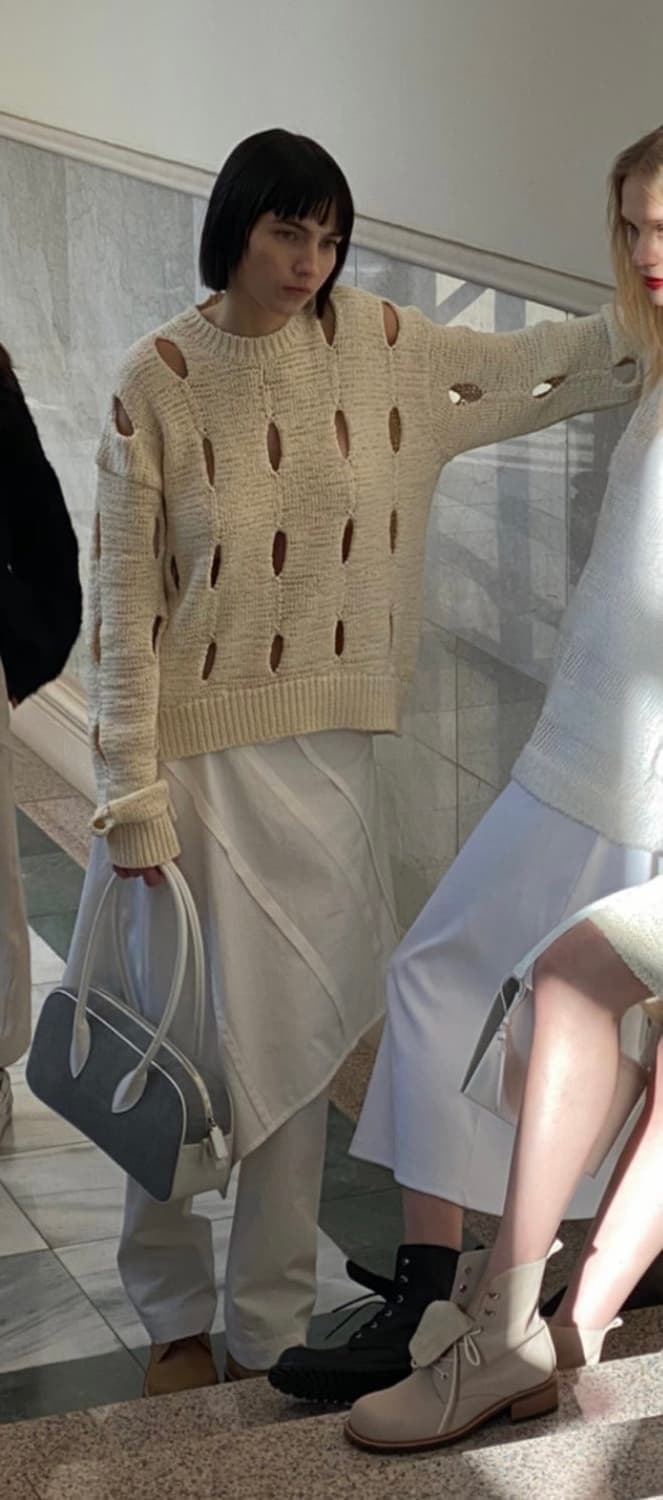 더오픈프로덕트 컷아웃 니트 상품이미지1