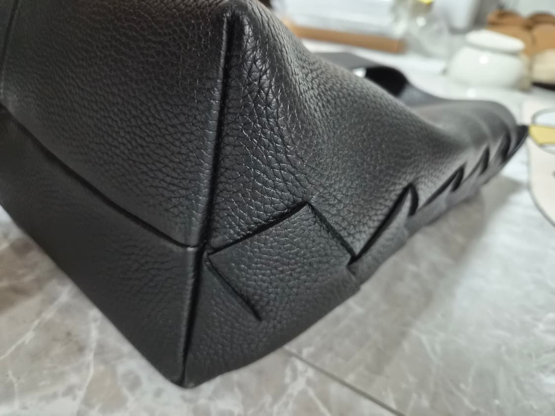 [판매] 보테가 베네타 디아고 토트백 (블랙) / 남성 상품이미지4