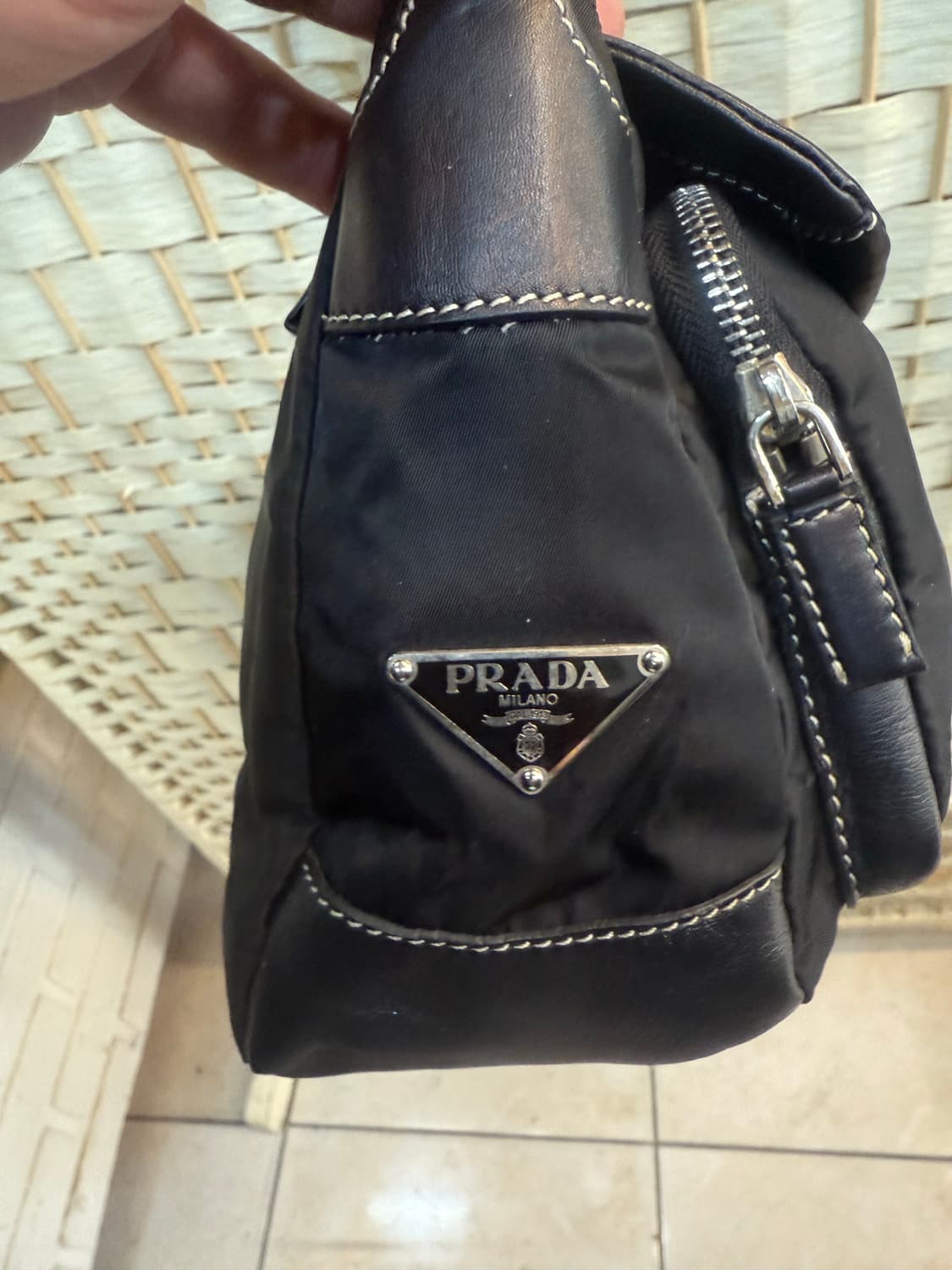 정품 프라다 포코노 레더 크로스백 팝니다 상품이미지5