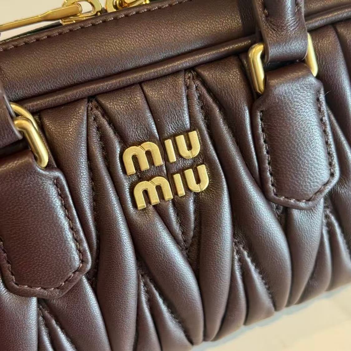 미우 미우 아르카디 마테라쎄 나파 레더 미니백 블랙2 상품이미지4