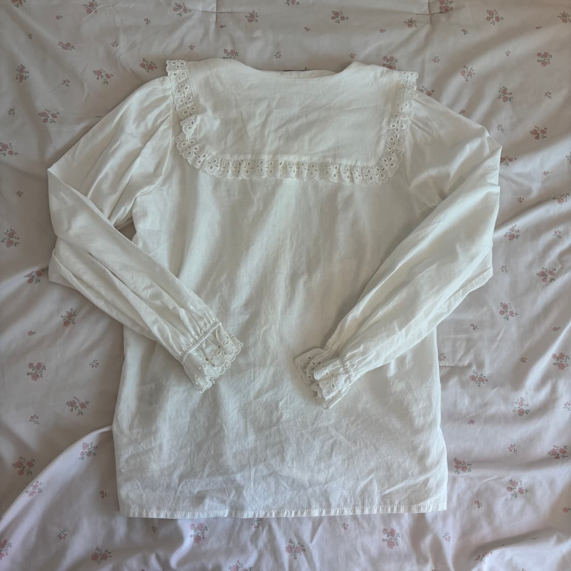 펀칭 레이스 카라 화이트 블라우스 상품이미지2