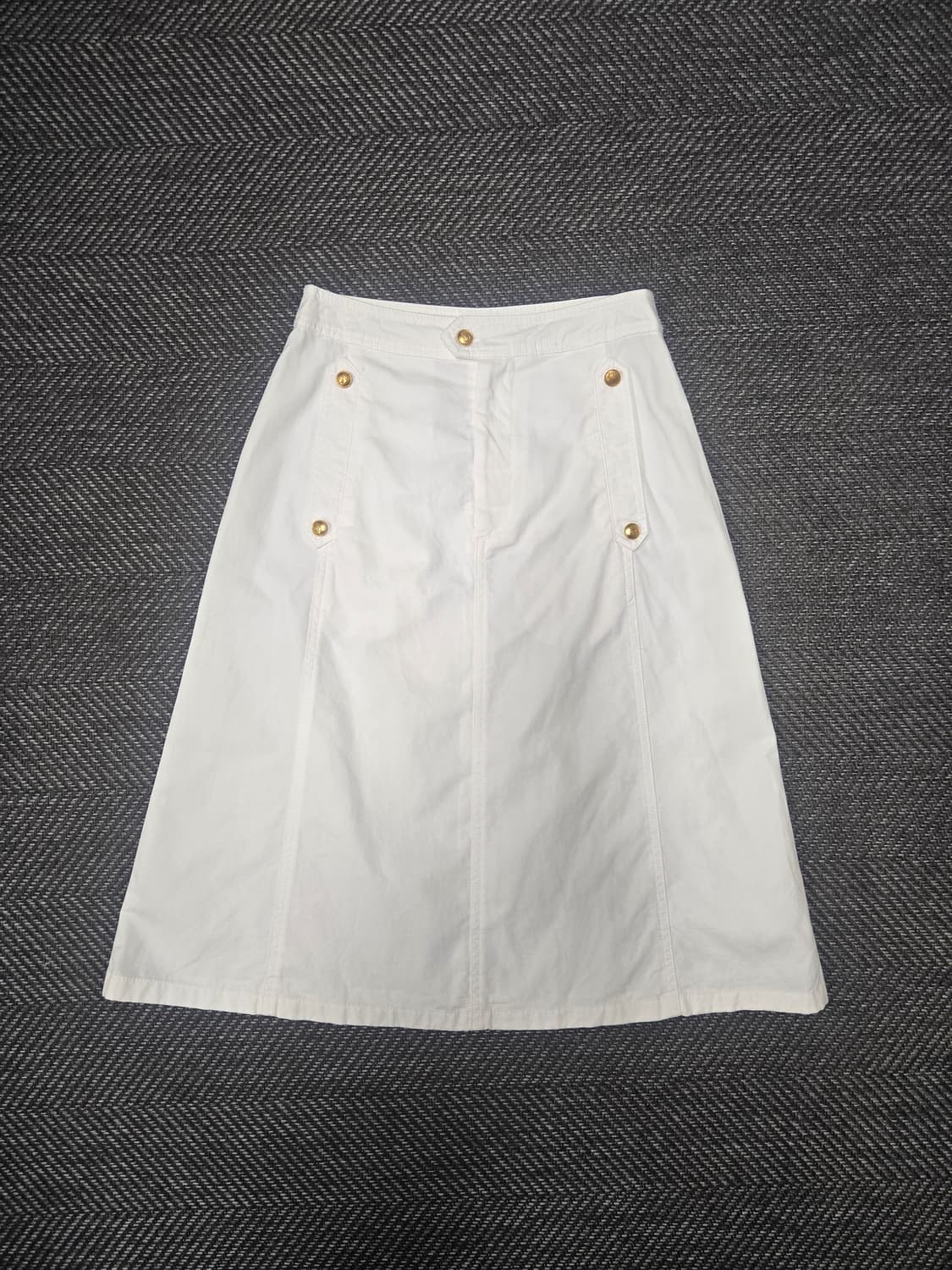 더바넷 화이트 금장 버튼 A라인 스커트 상품이미지1