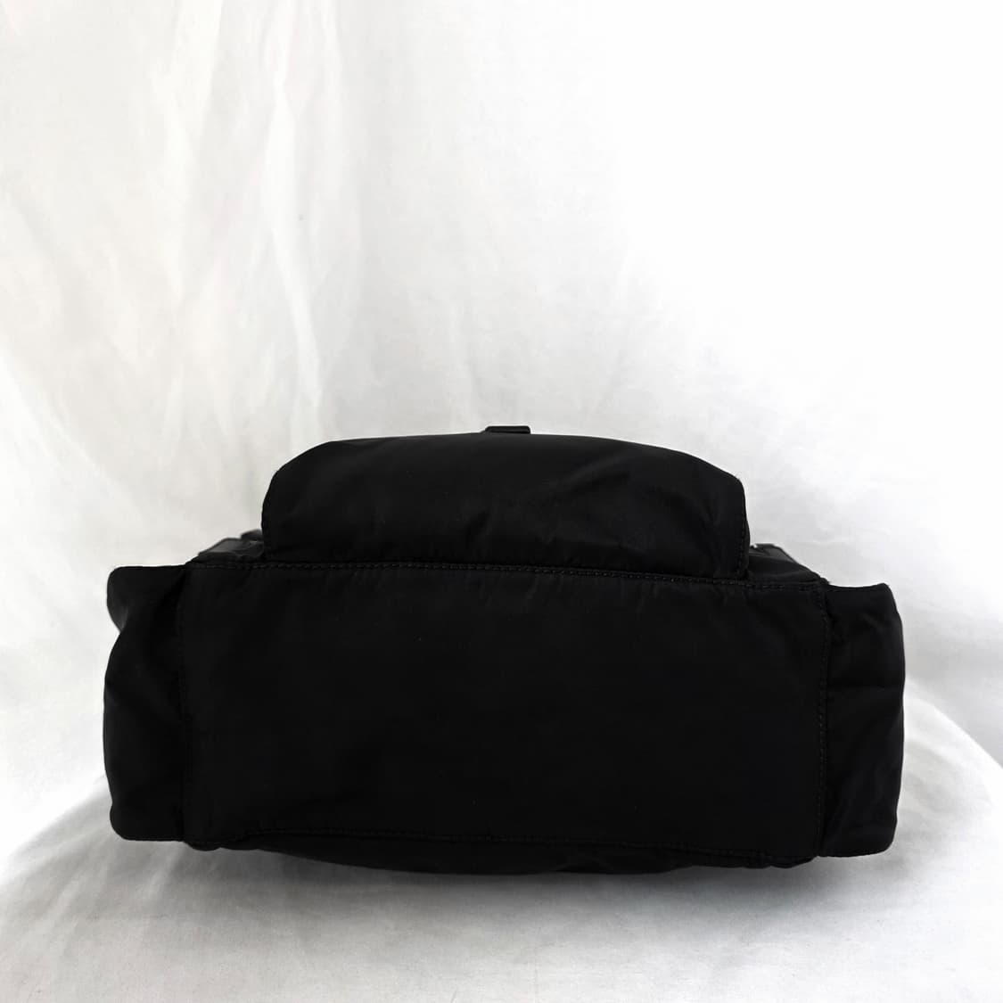 [정품 PRADA] 프라다 사이드 투포켓 나일론 크로스백 남녀공용 상품이미지5