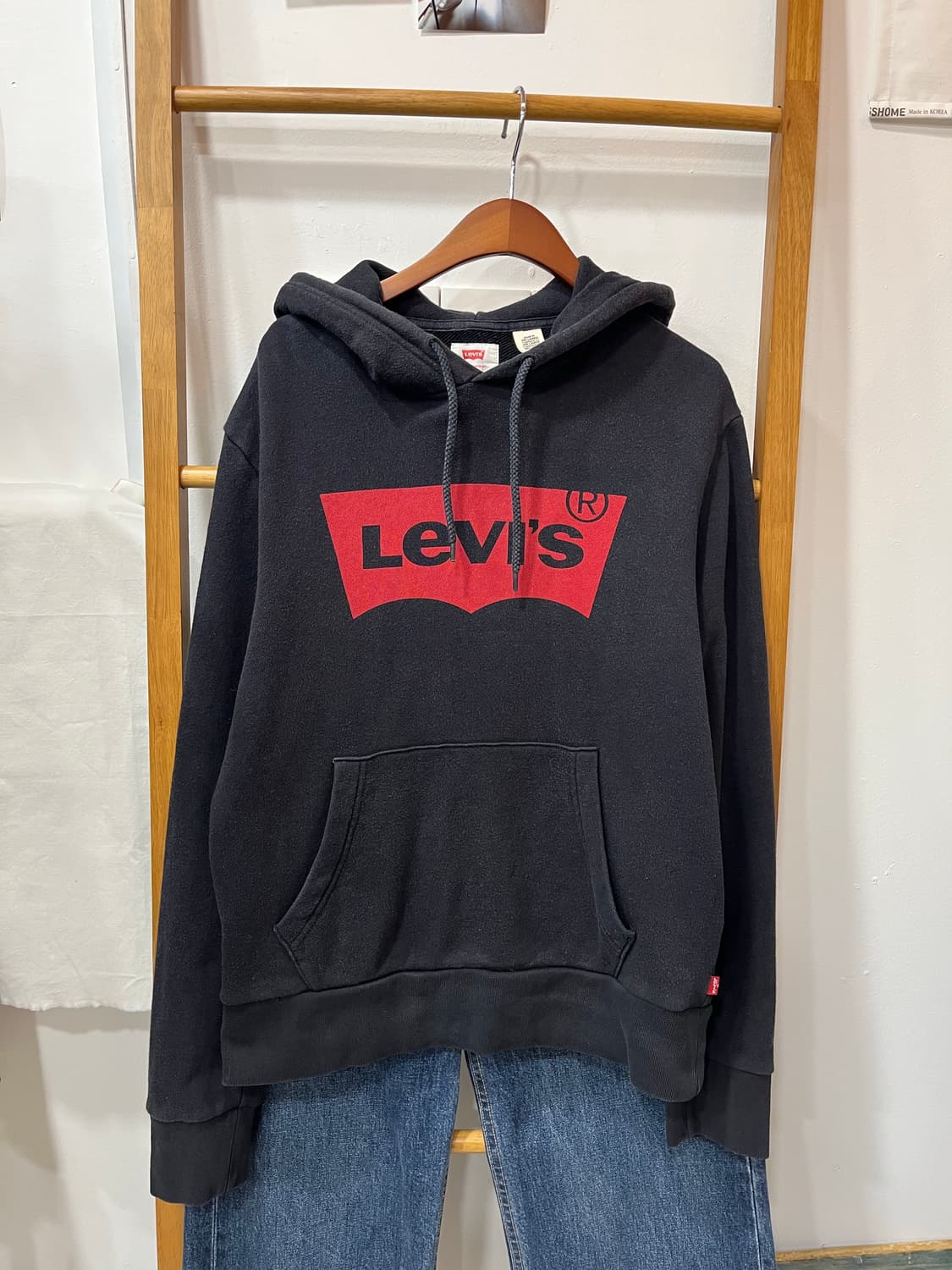 리바이스 블랙 로고 후드티 상품이미지1