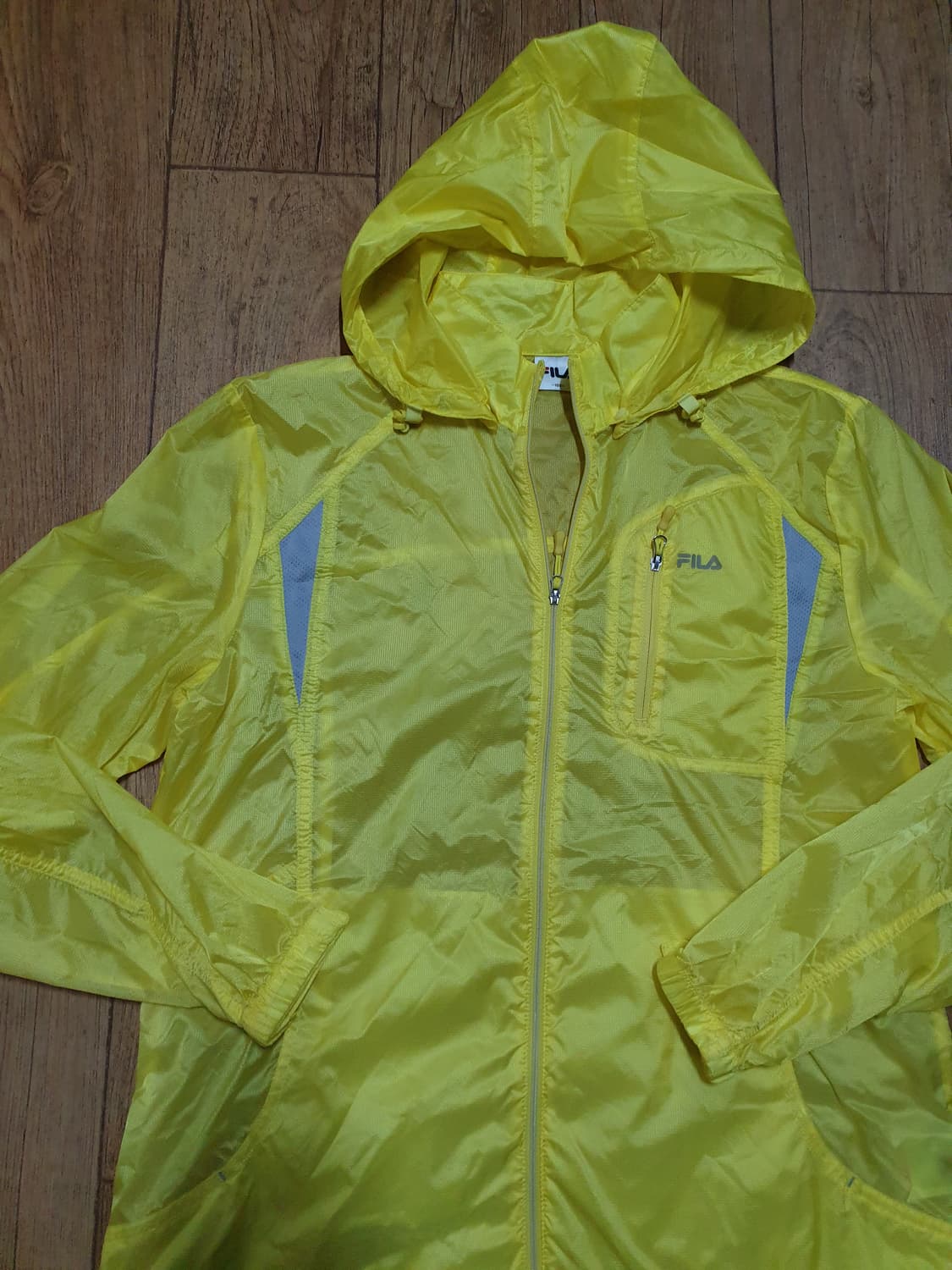 1206 휠라 바람막이 100 사이즈입니다 상품이미지4