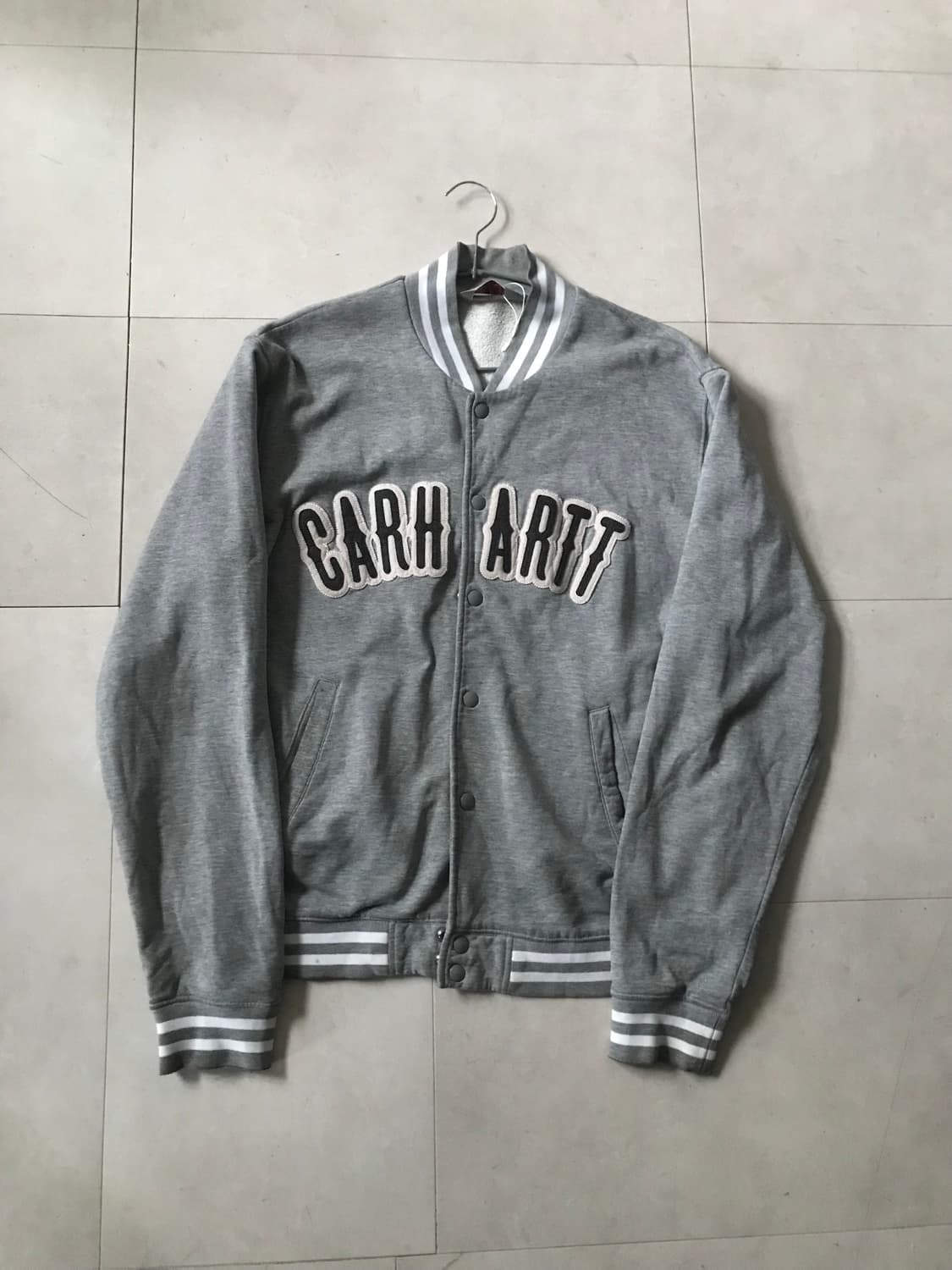 칼하트 그레이 빅로고 바시티자켓 상품이미지8