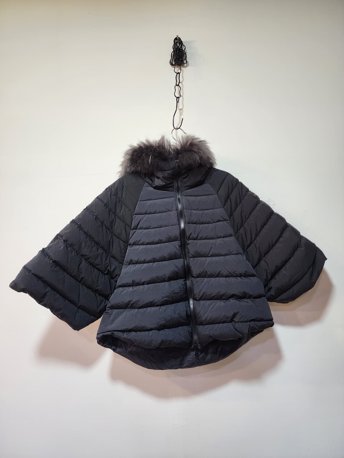 TATRAS 블랙 퍼 후드 숏패딩 양면 상품이미지1