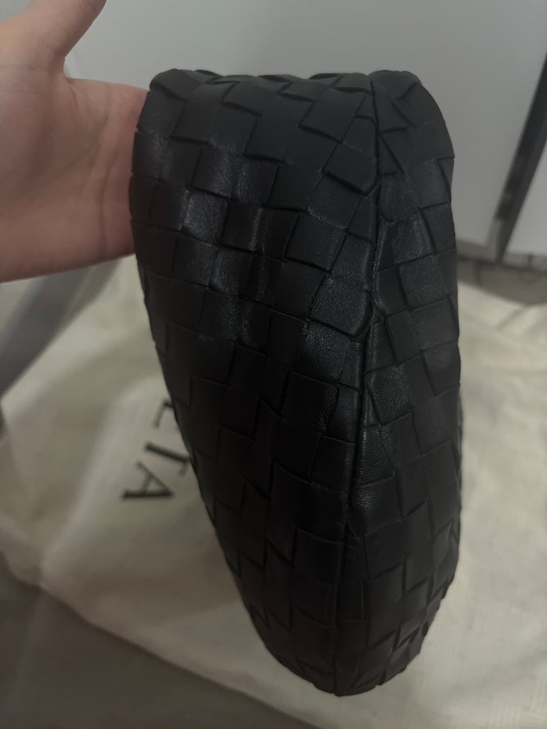 보테가 베네타 틴 조디백 블랙 상품이미지4