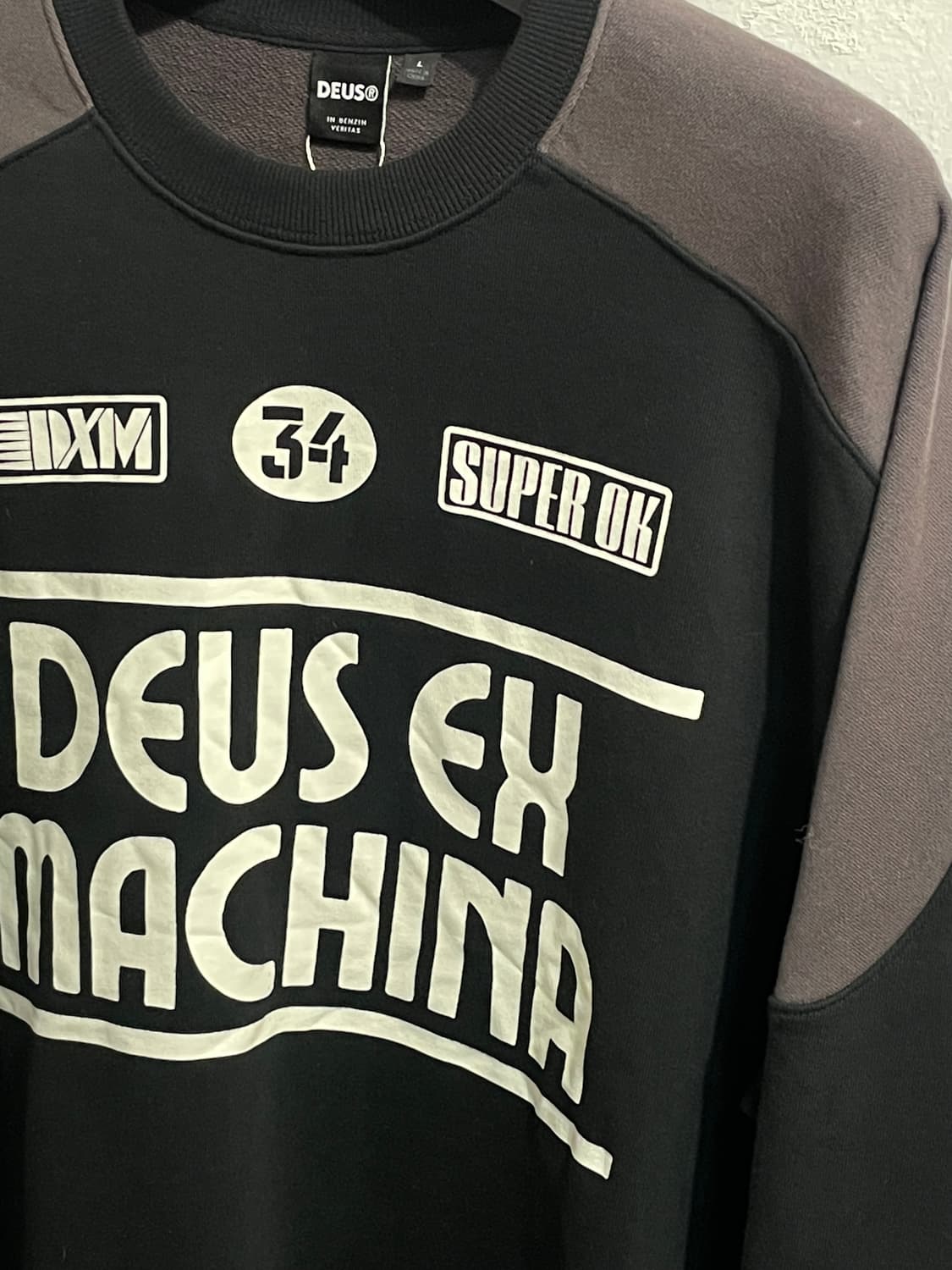 데우스 엑스 마키나 배색 스웻셔츠 상품이미지4