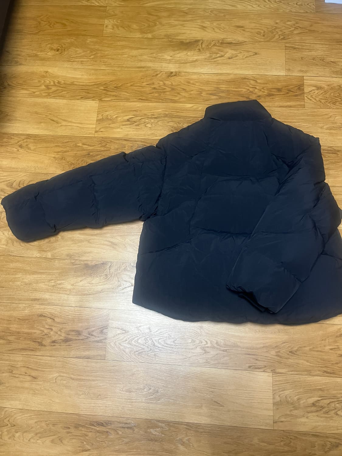 무탠다드 스트럭처드 다운 푸퍼 숏패딩 새상품 판매합니다. 상품이미지3