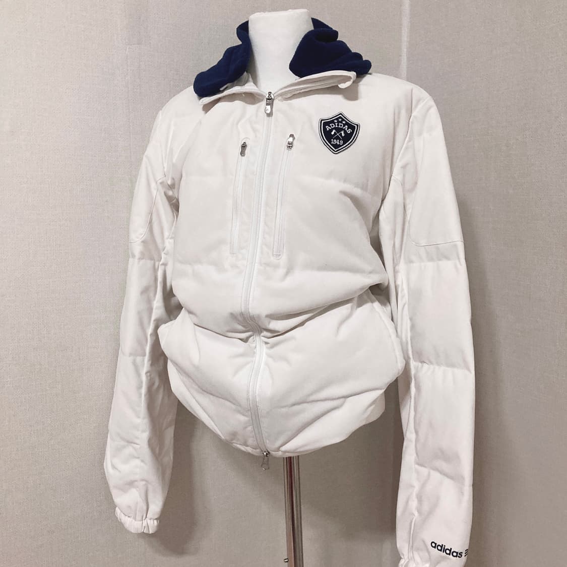 아디다스 올드스쿨 화이트 경량 패딩 L 상품이미지1