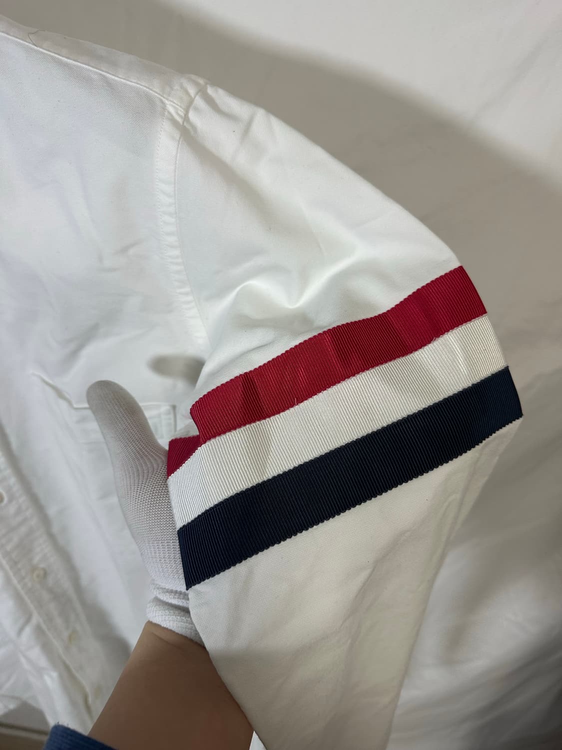 톰브라운 3선 완장 셔츠 화이트 (3) 상품이미지3