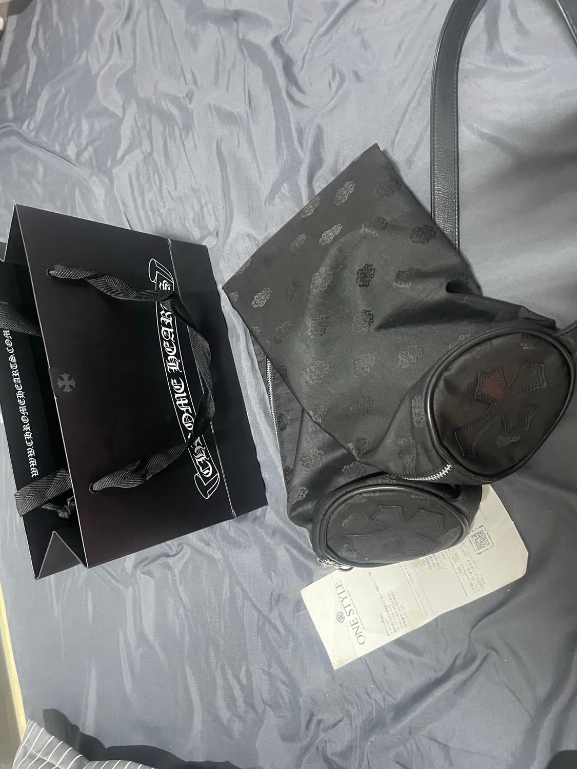 크롬하츠 세메터리 가죽패치 크로스백 상품이미지1