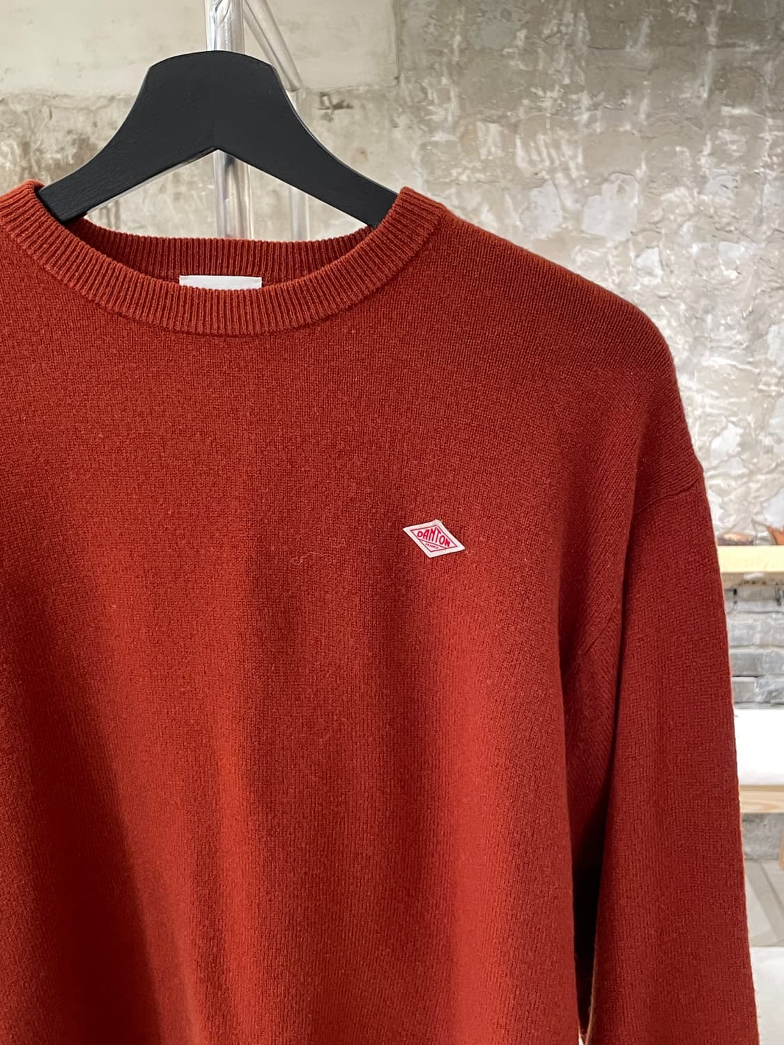 단톤 레디쉬 오렌지 로고 크루넥 니트 상품이미지3